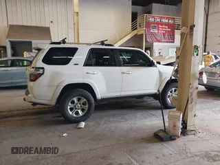 2021 Toyota 4Runner SR5 z VIN JTEMU5JR0M5902037, wystawiony jako IAAI lot #41998628 z przebiegiem 102 931 mil mil oraz . Historia ofert i sprzedaży dostępna na DreamBid. Obrazek 14.