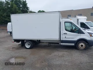 2018 Ford Transit z VIN 1FDBF8ZM7JKA87392, wystawiony jako IAAI lot #42589010 z przebiegiem 99 526 mil mil oraz . Historia ofert i sprzedaży dostępna na DreamBid. Obrazek 13.