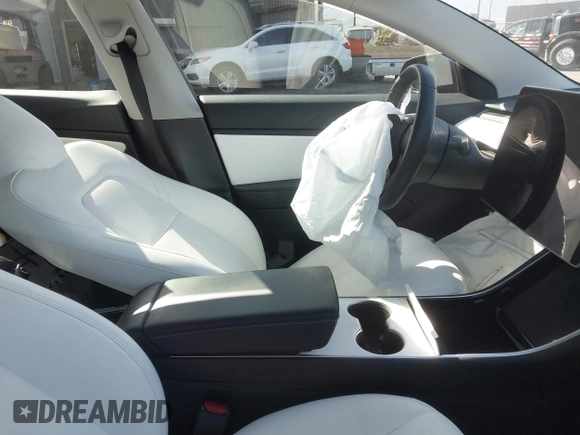 2020 Tesla Model 3 Standard Range Plus z VIN 5YJ3E1EA9LF599332, wystawiony jako IAAI lot #41563213 z przebiegiem Nie podano mil oraz . Historia ofert i sprzedaży dostępna na DreamBid. Obrazek 16.