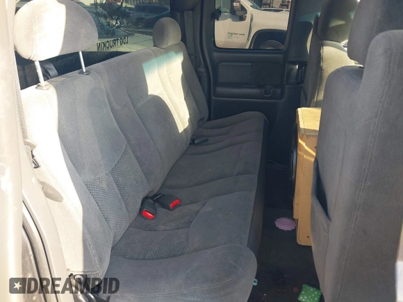 2005 Chevrolet Silverado 1500 LS z VIN 2GCEC19T251171411, wystawiony jako IAAI lot #42358834 z przebiegiem Nie podano mil oraz . Historia ofert i sprzedaży dostępna na DreamBid. Obrazek 8.
