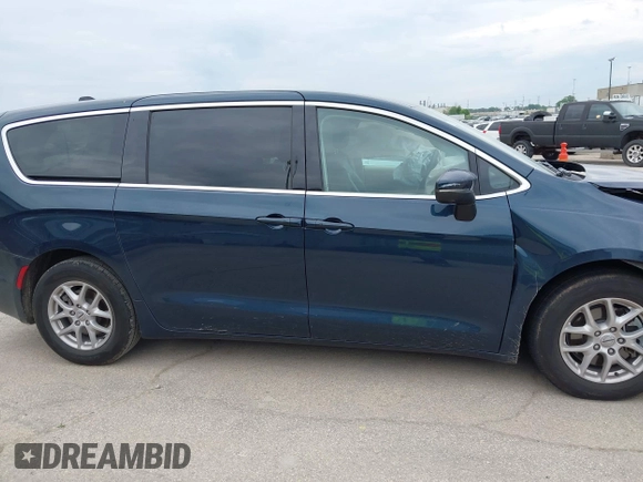 2023 Chrysler Pacifica Touring L z VIN 2C4RC1BG8PR526374, wystawiony jako IAAI lot #42525173 z przebiegiem 67 044 mil mil oraz . Historia ofert i sprzedaży dostępna na DreamBid. Obrazek 13.