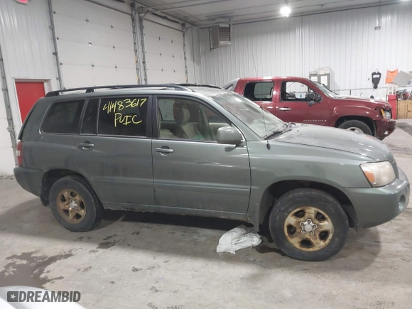 2005 Toyota Highlander with VIN JTEHD21A650033792, listed as a IAAI auction lot 41483617 with 246,068 mi miles. Bid and sale history available at carsss.com. Image 13.