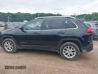 2016 Jeep Cherokee Latitude z VIN 1C4PJMCB9GW169893, wystawiony jako IAAI lot #42707976 z przebiegiem 128 241 mil mil oraz . Historia ofert i sprzedaży dostępna na DreamBid. Obrazek 14.