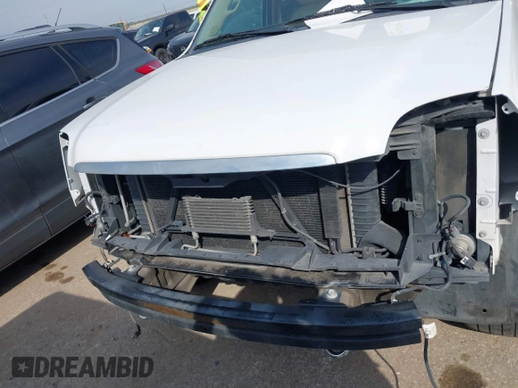 2011 GMC Yukon SLT with VIN 1GKS1CE03BR347941, listed as a IAAI auction lot 41637343 with 198,830 mi miles. Bid and sale history available at carsss.com. Image 6.