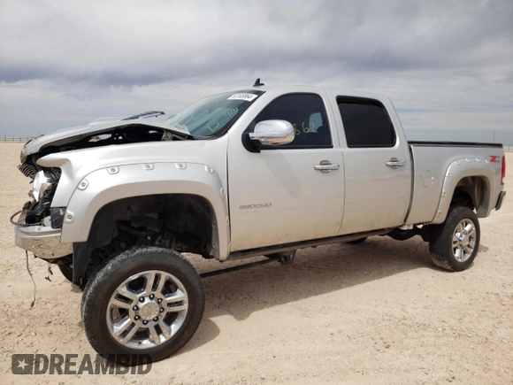 2011 GMC Sierra 2500HD SLE z VIN 1GT120C84BF232715, wystawiony jako Copart lot #50165864 z przebiegiem 143 862 mil mil oraz Szkoda całkowita • Salvage title. Historia ofert i sprzedaży dostępna na DreamBid. Obrazek 1.