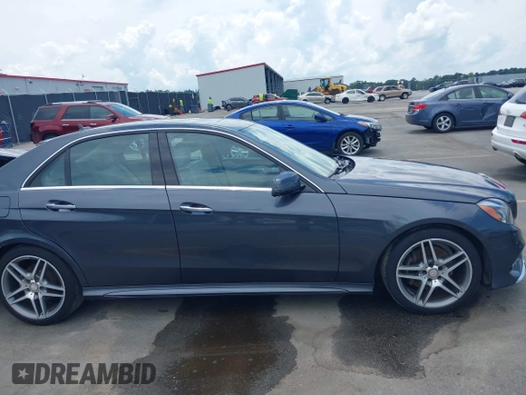 2016 Mercedes-Benz E 350 Sport z VIN WDDHF5KB5GB201488, wystawiony jako IAAI lot #42477574 z przebiegiem 107 279 mil mil oraz . Historia ofert i sprzedaży dostępna na DreamBid. Obrazek 13.