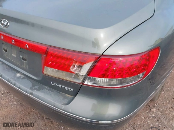 2008 Hyundai Azera Limited with VIN KMHFC46F58A252140, listed as a IAAI auction lot 42042343 with 201,418 mi miles. Bid and sale history available at carsss.com. Image 12.