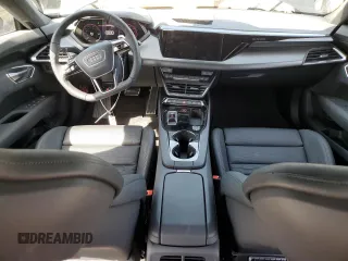 2024 Audi RS e-tron GT z VIN WAUBHBFW2R7901512, wystawiony jako Copart lot #49185595 z przebiegiem 1 993 mil mil oraz Szkoda całkowita • Salvage title. Historia ofert i sprzedaży dostępna na DreamBid. Obrazek 8.