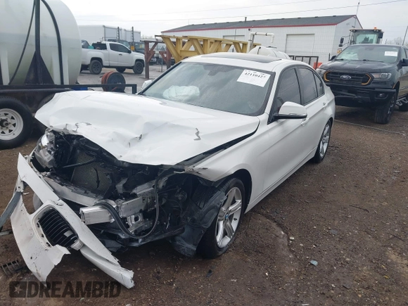 2015 BMW 3 Series 328i xDrive z VIN WBA3B3C58FF546547, wystawiony jako IAAI lot #42110427 z przebiegiem 90 872 mil mil oraz . Historia ofert i sprzedaży dostępna na DreamBid. Obrazek 6.