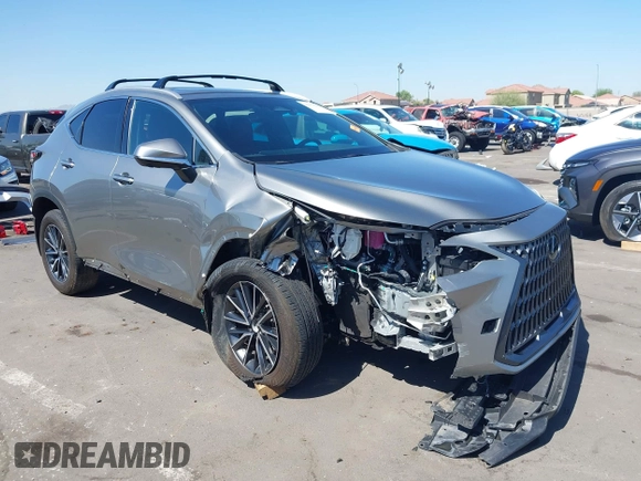 2024 Lexus NX 350 Premium z VIN 2T2GGCEZ3RC049310, wystawiony jako IAAI lot #42551581 z przebiegiem 12 938 mil mil oraz . Historia ofert i sprzedaży dostępna na DreamBid. Obrazek 6.