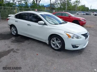 2013 Nissan Altima 2.5 SL with VIN 1N4AL3APXDN421828, listed as a IAAI auction lot 41958638 with 132,717 mi miles. Bid and sale history available at carsss.com. Image 1.