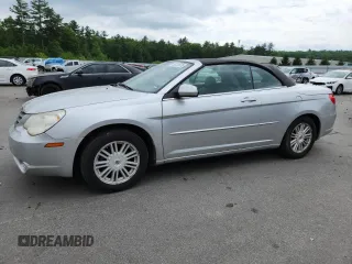 2008 Chrysler Sebring Touring z VIN 1C3LC55RX8N135160, wystawiony jako Copart lot #59419975 z przebiegiem 98 155 mil mil oraz Czysty tytuł • Clean title. Historia ofert i sprzedaży dostępna na DreamBid. Obrazek 1.