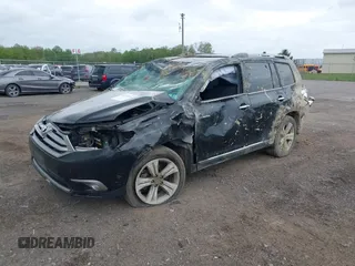 2013 Toyota Highlander Limited z VIN 5TDDK3EH1DS251379, wystawiony jako IAAI lot #42252676 z przebiegiem 126 563 mil mil oraz . Historia ofert i sprzedaży dostępna na DreamBid. Obrazek 2.