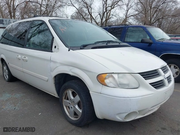 2007 Dodge Grand Caravan SXT with VIN 2D8GP44L67R324545, listed as a IAAI auction lot 40671878 with 145,924 mi miles. Bid and sale history available at carsss.com. Image 1.