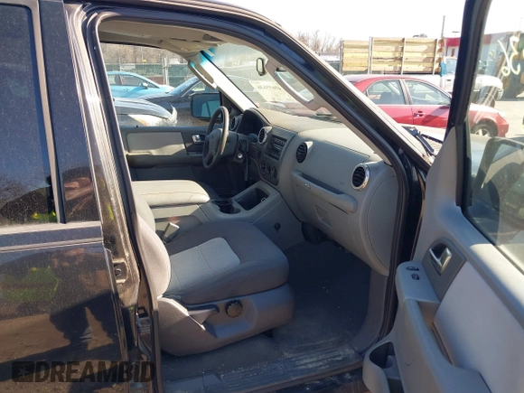2004 Ford Expedition XLT with VIN 1FMPU16WX4LB12891, listed as a IAAI auction lot 41695636 with 209,574 mi miles. Bid and sale history available at carsss.com. Image 5.