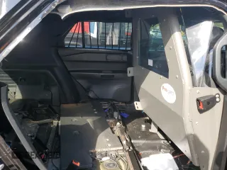 2023 Ford Police Interceptor Utility z VIN 1FM5K8AB4PGA20067, wystawiony jako Copart lot #52790805 z przebiegiem 26 755 mil mil oraz Szkoda całkowita • Salvage title. Historia ofert i sprzedaży dostępna na DreamBid. Obrazek 11.
