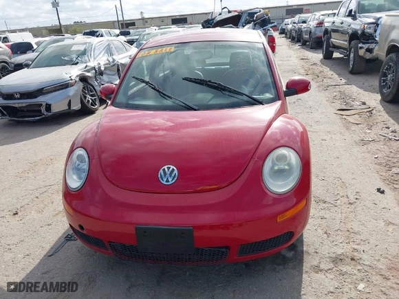 2007 Volkswagen New Beetle Coupe with VIN 3VWPW31CX7M516734, listed as a IAAI auction lot 42064352 with 69,898 mi miles. Bid and sale history available at carsss.com. Image 6.