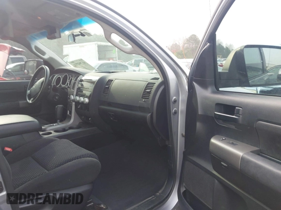 2010 Toyota Tundra z VIN 5TFUW5F14AX145662, wystawiony jako IAAI lot #41792711 z przebiegiem 241 445 mil mil oraz . Historia ofert i sprzedaży dostępna na DreamBid. Obrazek 5.