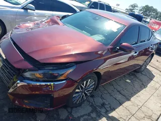 2023 Nissan Altima SV z VIN 1N4BL4DW5PN426467, wystawiony jako IAAI lot #41978564 z przebiegiem 28 703 mil mil oraz . Historia ofert i sprzedaży dostępna na DreamBid. Obrazek 2.
