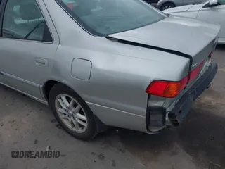 2001 Toyota Camry LE z VIN 4T1BF28K71U127407, wystawiony jako IAAI lot #42247606 z przebiegiem 289 995 mil mil oraz . Historia ofert i sprzedaży dostępna na DreamBid. Obrazek 6.