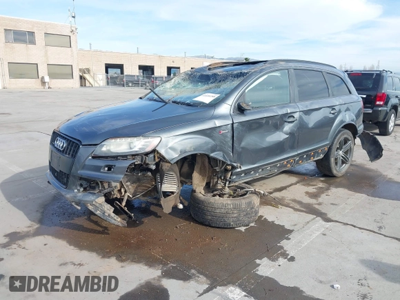 2015 Audi Q7 3.0T S line Prestige with VIN WA1DGAFE4FD004070, listed as a IAAI auction lot 41600288 with 157,842 mi miles. Bid and sale history available at carsss.com. Image 6.
