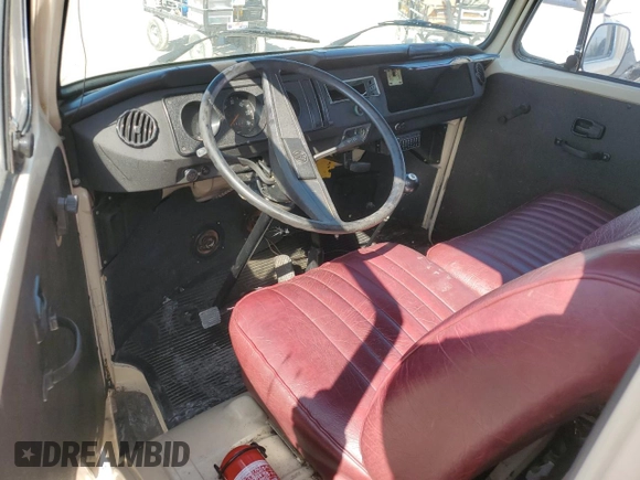 1994 Volkswagen EuroVan с VIN 9BWZZZ23ZPP027489, выставлен на аукционе Copart как лот 45354835 с пробегом 32 453 миль миль и Чистый • Clean title. История ставок и продаж доступна на DreamBid. Изображение 8.