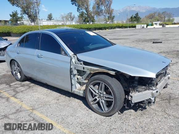 2018 Mercedes-Benz E-Class E 300 with VIN WDDZF4JB5JA455098, listed as a IAAI auction lot 41860177 with 84,612 mi miles. Bid and sale history available at carsss.com. Image 1.