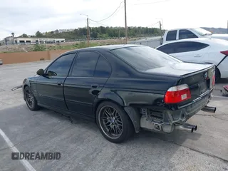 2001 BMW M5 z VIN WBSDE93421BZ99483, wystawiony jako IAAI lot #41892842 z przebiegiem 134 689 mil mil oraz . Historia ofert i sprzedaży dostępna na DreamBid. Obrazek 3.