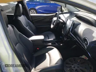 2017 Toyota Prius Plus z VIN JTDKARFP5H3054435, wystawiony jako IAAI lot #42316988 z przebiegiem 82 036 mil mil oraz . Historia ofert i sprzedaży dostępna na DreamBid. Obrazek 5.