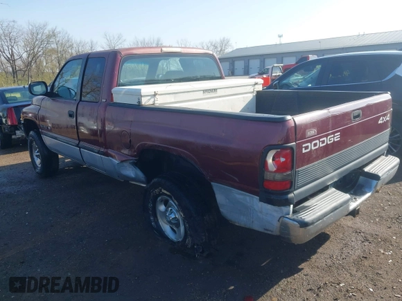 2000 Dodge 1500 z VIN 3B7HF13Z4YM237732, wystawiony jako IAAI lot #41980975 z przebiegiem 159 131 mil mil oraz . Historia ofert i sprzedaży dostępna na DreamBid. Obrazek 3.