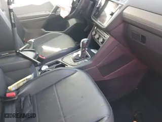 2018 Volkswagen Tiguan SEL with VIN 3VV3B7AX1JM076161, listed as a IAAI auction lot 40931210 with 106,916 mi miles. Bid and sale history available at carsss.com. Image 5.