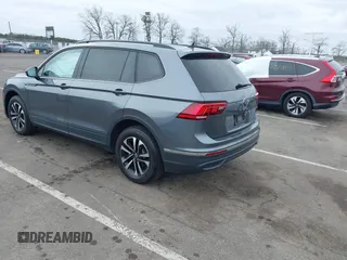 2022 Volkswagen Tiguan S with VIN 3VV0B7AX1NM042942, listed as a IAAI auction lot 41715996 with 30,390 mi miles. Bid and sale history available at carsss.com. Image 3.