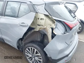 2023 Nissan Kicks SV z VIN 3N1CP5CV0PL509549, wystawiony jako IAAI lot #42314220 z przebiegiem 52 589 mil mil oraz . Historia ofert i sprzedaży dostępna na DreamBid. Obrazek 6.