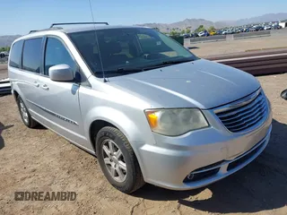 2012 Chrysler Town & Country Touring z VIN 2C4RC1BGXCR386208, wystawiony jako IAAI lot #42328682 z przebiegiem 168 871 mil mil oraz . Historia ofert i sprzedaży dostępna na DreamBid. Obrazek 1.