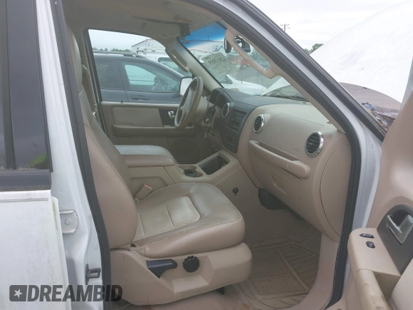 2004 Ford Expedition Eddie Bauer with VIN 1FMPU18L34LB29034, listed as a IAAI auction lot 42511855 with 218,043 mi miles and . Bid and sale history available at DreamBid. Image 5.