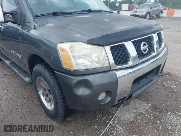 2005 Nissan Titan LE z VIN 1N6AA07B05N557667, wystawiony jako IAAI lot #42292562 z przebiegiem 197 874 mil mil oraz . Historia ofert i sprzedaży dostępna na DreamBid. Obrazek 6.
