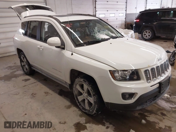 2017 Jeep Compass Latitude z VIN 1C4NJDEB6HD101312, wystawiony jako IAAI lot #41443770 z przebiegiem 79 264 mil mil oraz . Historia ofert i sprzedaży dostępna na DreamBid. Obrazek 1.