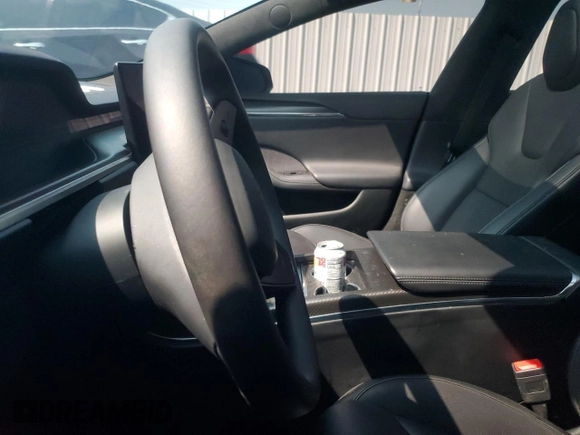 2023 Tesla Model S Plaid z VIN 5YJSA1E61PF518977, wystawiony jako Copart lot #60391625 z przebiegiem Nie podano mil oraz Szkoda całkowita • Salvage title. Historia ofert i sprzedaży dostępna na DreamBid. Obrazek 8.