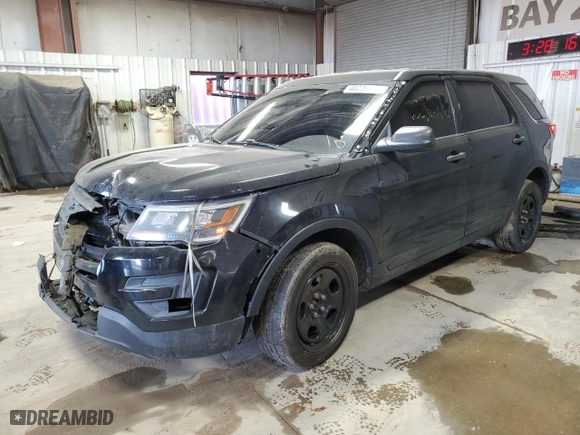 2016 Ford Utility Police Interceptor with VIN 1FM5K8AT6GGB65457, listed as a Copart auction lot 48235605 with 104,513 mi miles and Salvage Title. Bid and sale history available at carsss.com. Image 1.