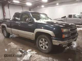 2006 Chevrolet Silverado 1500 LT1 with VIN 1GCEK19B86Z115850, listed as a IAAI auction lot 41441880 with 209,392 mi miles. Bid and sale history available at carsss.com. Image 1.