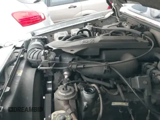 2000 Ford Explorer Eddie Bauer z VIN 1FMDU64E5YZB10754, wystawiony jako IAAI lot #42410468 z przebiegiem 209 690 mil mil oraz . Historia ofert i sprzedaży dostępna na DreamBid. Obrazek 12.