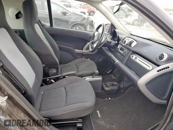 2015 Smart fortwo Passion z VIN WMEEJ3BA8FK789118, wystawiony jako Copart lot #53820815 z przebiegiem 152 487 mil mil oraz Tytuł czysty. Historia ofert i sprzedaży dostępna na DreamBid. Obrazek 10.