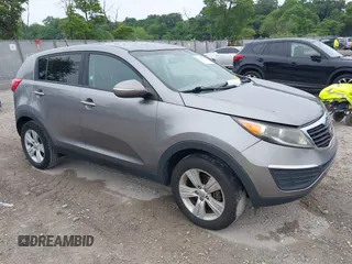 2013 Kia Sportage LX z VIN KNDPB3A22D7440728, wystawiony jako IAAI lot #42499030 z przebiegiem 191 210 mil mil oraz . Historia ofert i sprzedaży dostępna na DreamBid. Obrazek 1.