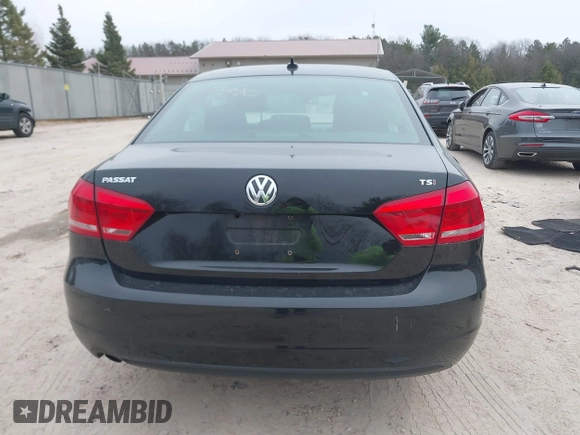 2015 Volkswagen Passat Limited Edition Edition z VIN 1VWAT7A31FC118947, wystawiony jako IAAI lot #41947890 z przebiegiem 156 435 mil mil oraz . Historia ofert i sprzedaży dostępna na DreamBid. Obrazek 17.