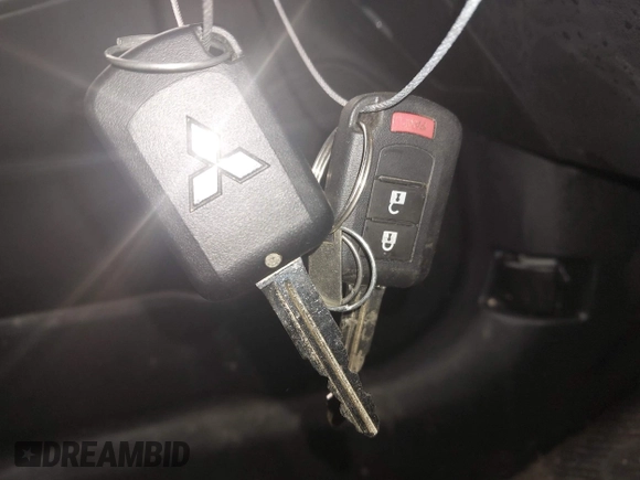 2023 Mitsubishi Outlander ES z VIN JA4ARUAUXPU007733, wystawiony jako IAAI lot #41899000 z przebiegiem 12 612 mil mil oraz . Historia ofert i sprzedaży dostępna na DreamBid. Obrazek 11.