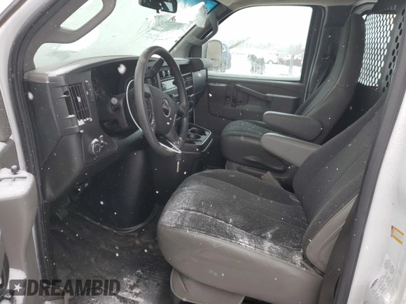 2021 GMC Savana Cargo z VIN 1GTW7AF78M1262297, wystawiony jako Copart lot #41510995 z przebiegiem Nie podano mil oraz Szkoda całkowita • Salvage title. Historia ofert i sprzedaży dostępna na DreamBid. Obrazek 7.