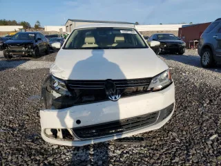 2013 Volkswagen Jetta SE with VIN 3VWDX7AJ8DM210472, listed as a Copart auction lot 44697165 with 132,736 mi miles and Salvage title. Bid and sale history available at DreamBid. Image 5.