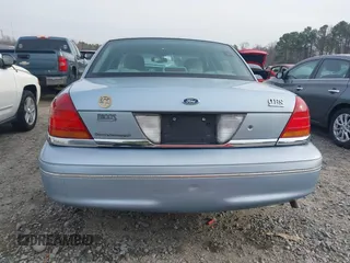 2003 Ford Crown Victoria LX z VIN 2FAFP74W83X180076, wystawiony jako IAAI lot #41744980 z przebiegiem 254 465 mil mil oraz . Historia ofert i sprzedaży dostępna na DreamBid. Obrazek 17.