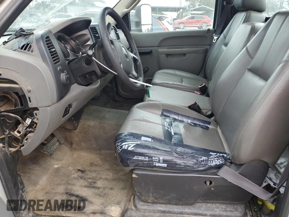2014 GMC Sierra 1500 with VIN 1GT01ZC88EF185972, listed as a Copart auction lot 44773564 with 369,968 mi miles and Salvage Title. Bid and sale history available at DreamBid. Image 7.