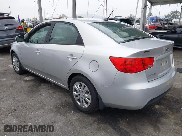 2013 Kia Forte LX with VIN KNAFT4A21D5739585, listed as a IAAI auction lot 42097213 with 195,500 mi miles. Bid and sale history available at carsss.com. Image 3.